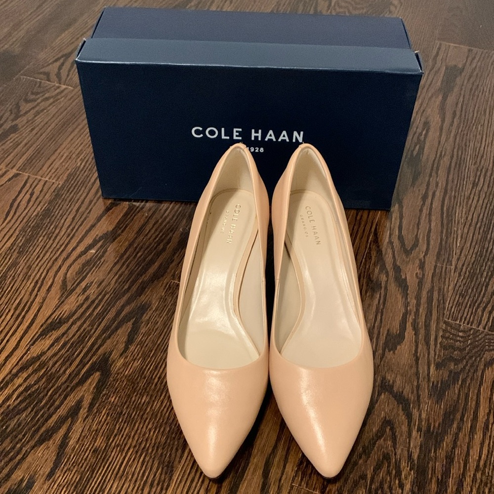 New Cole Haan kitten heel nude leather pump size 8B